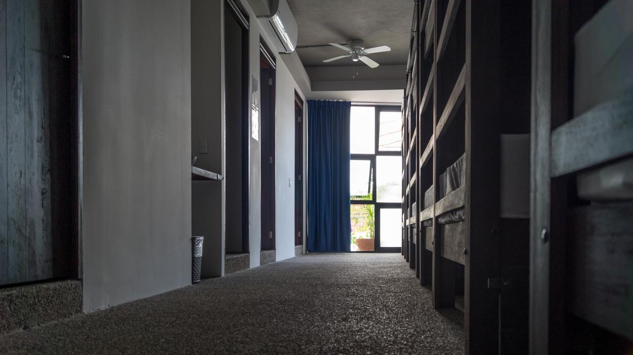 Los Muertos Hostal Puerto Vallarta Szoba fotó